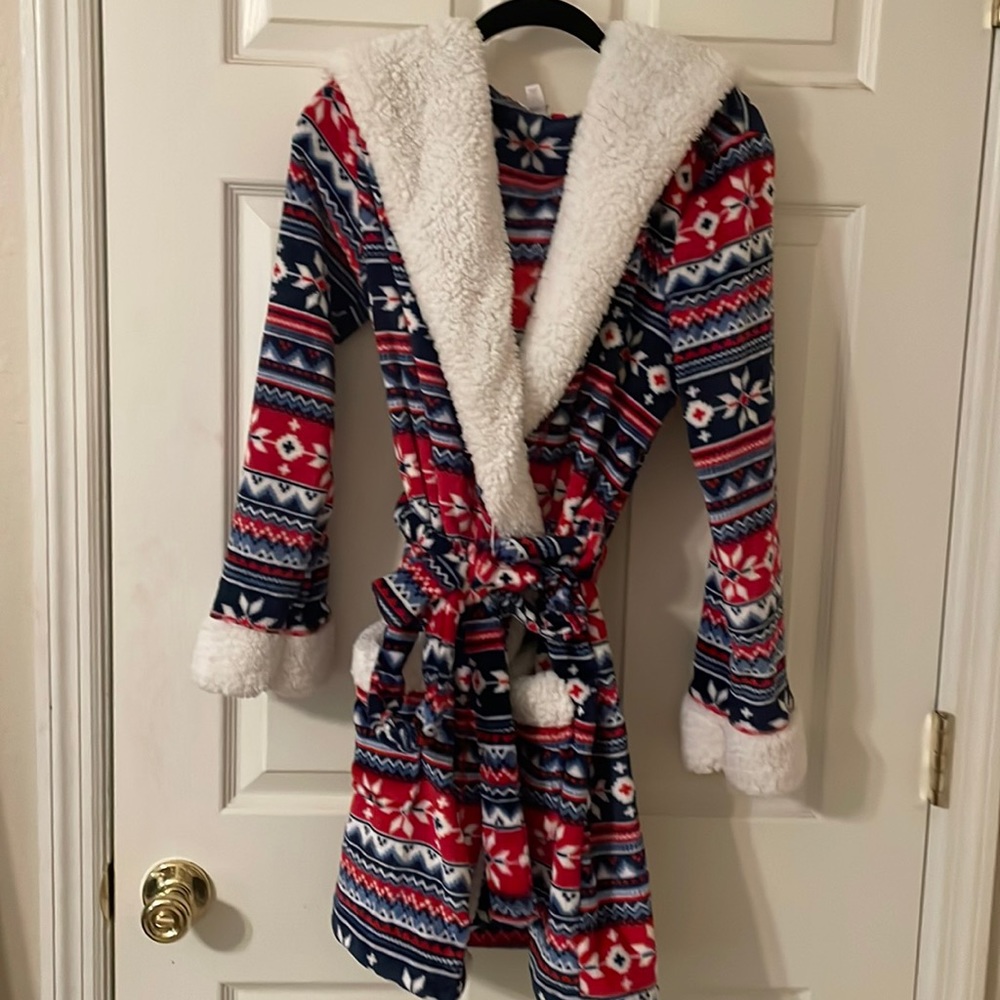 Short robe with hood